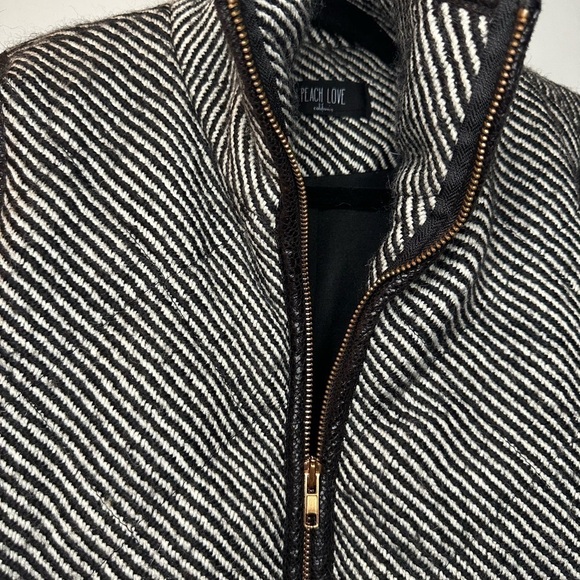 Peach Love California Black and White Vest - Picture 4 of 7